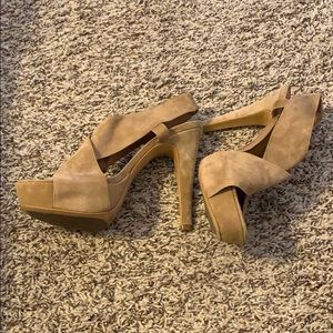DIANE VON FURSTENBERG HEELS Size (9)